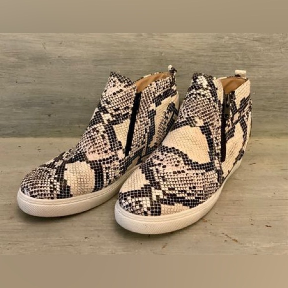 Outwoods Faux Snakeskin Fashion Mid Top Sneaker Black White Size‎ 10 Side Zip GC